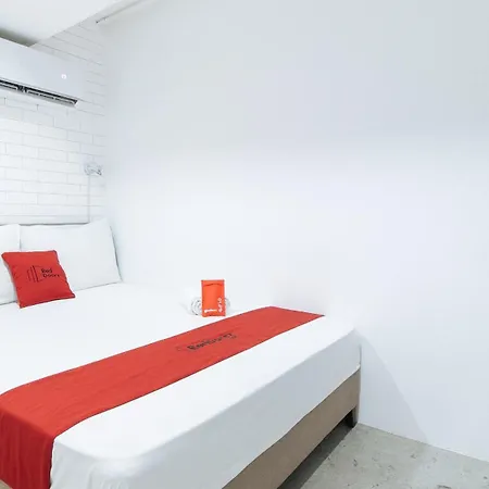 Reddoorz Plus Near St Lukes Bgc